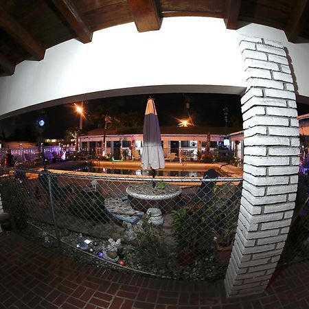 Adobe Hacienda Motel Hollywood Exterior foto